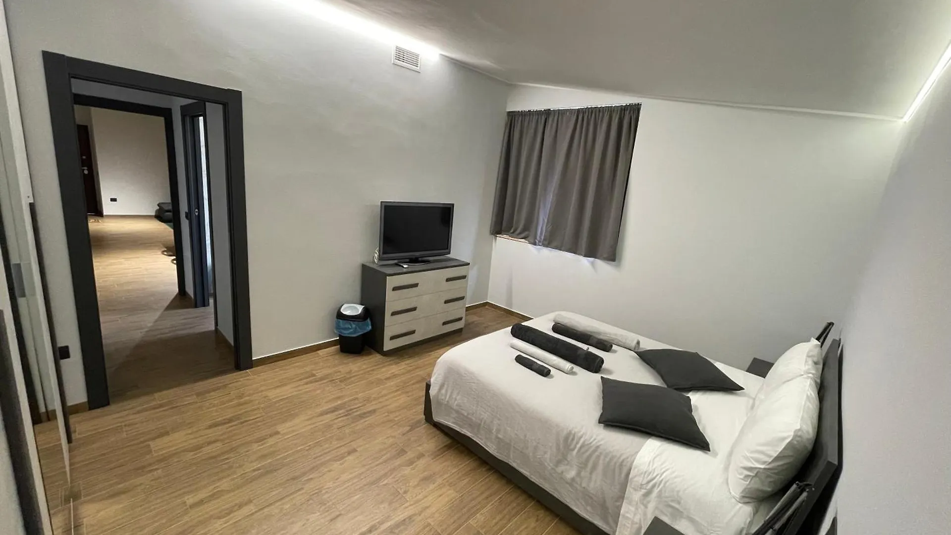 Industrial House 3 Bed and Breakfast Corsico