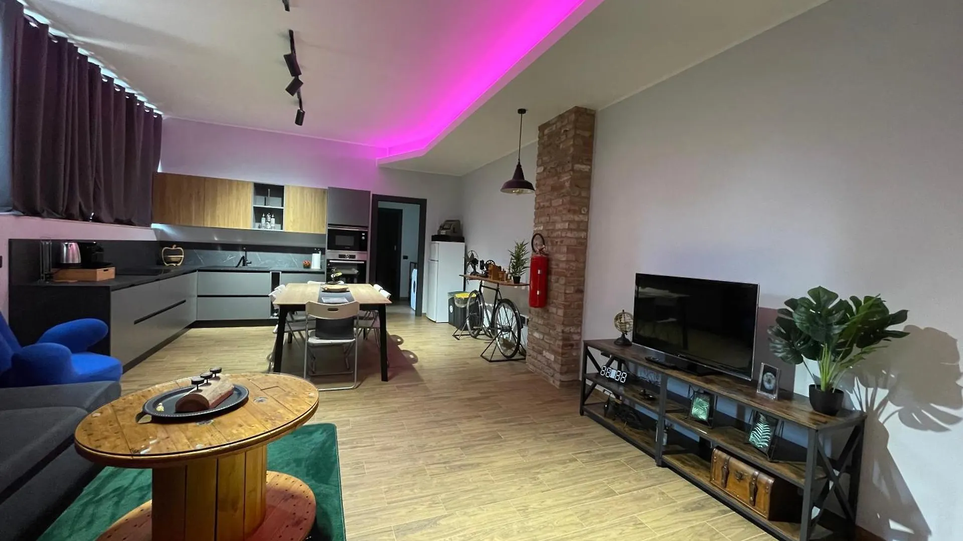 Industrial House 3 Bed and Breakfast Corsico Ιταλία